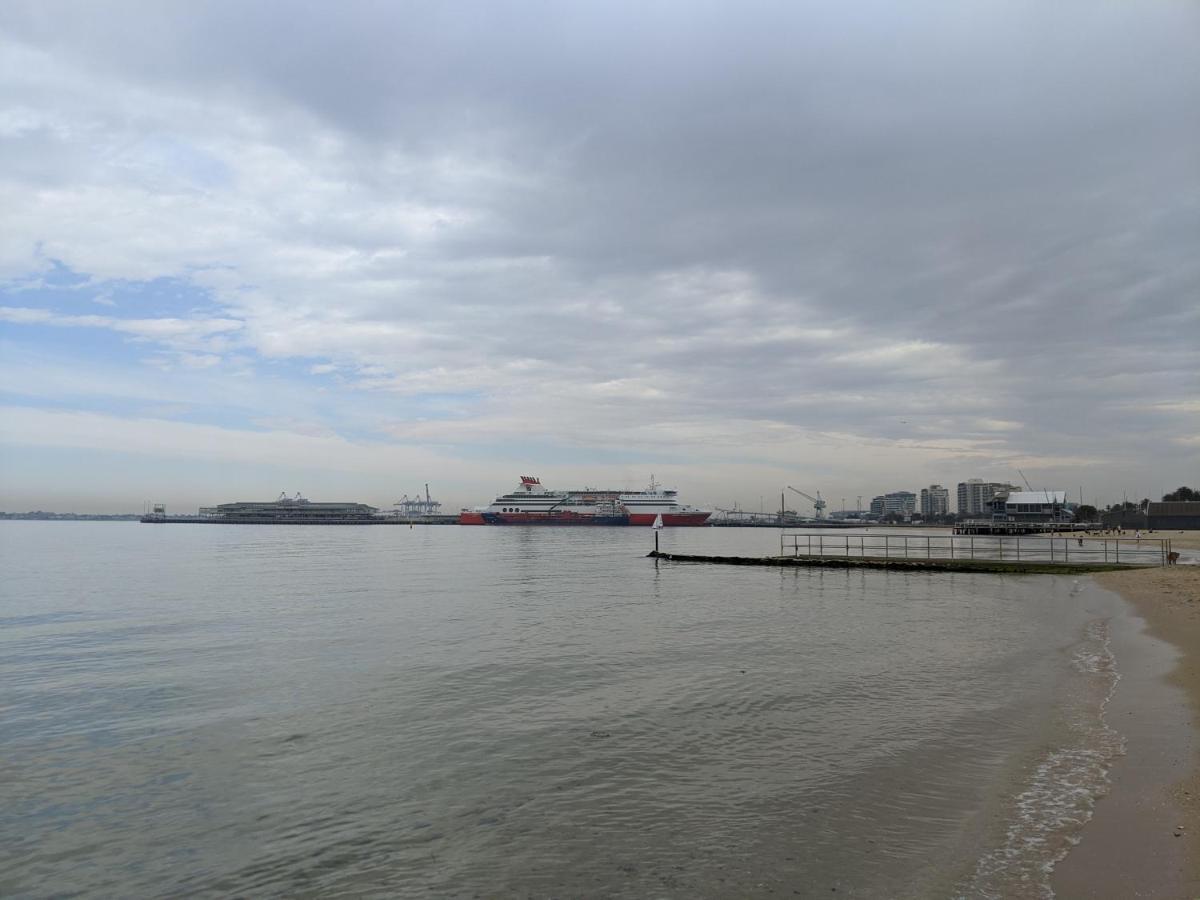 Staycentral - Spacious Seaviews Port Melbourne City Exterior foto